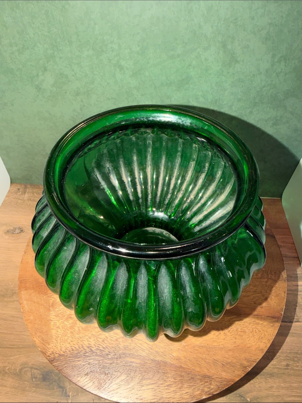 E O Brody Vintage Green Ribbed Glass Vase - Picture 3 of 3